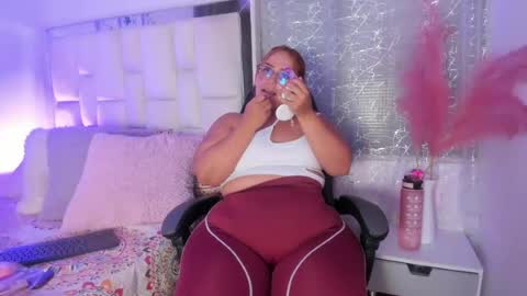Snapshot of leahbarker chatting on 22, 6, 2026 Leah online show from 22, 6, 2026