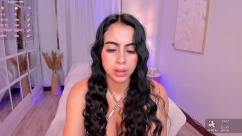 Snapshot of leahjones_ chatting on 10, 5, 2026 Leah Jones online show from 10, 5, 2026