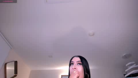 leahlombardi_ online show from 12, 11, 2025