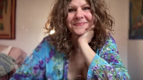 Leah Sparkles online show from 12, 12, 2024