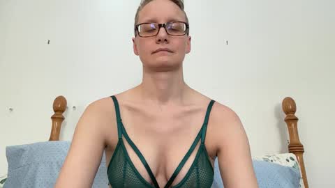 Lee online show from 26, 2, 2025