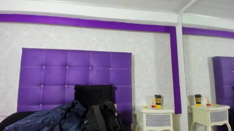 leamoreau__ online show from 15, 10, 2025