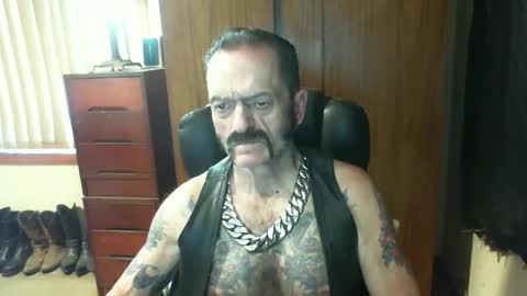 Snapshot of leathergreaser chatting on 19, 12, 2024 leathergreaser online show from 19, 12, 2024