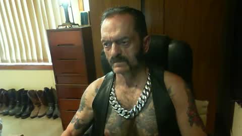Snapshot of leathergreaser chatting on 30, 12, 2024 leathergreaser online show from 30, 12, 2024