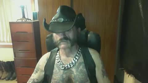 Snapshot of leathergreaser chatting on 3, 2, 2026 leathergreaser online show from 3, 2, 2026