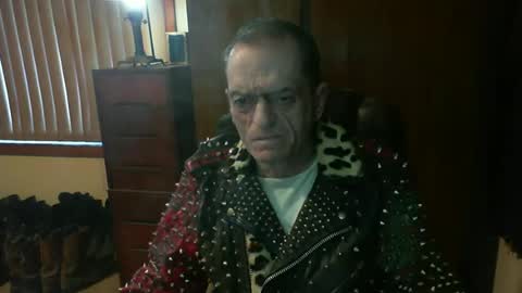 Snapshot of leathergreaser chatting on 19, 6, 2026 leathergreaser online show from 19, 6, 2026