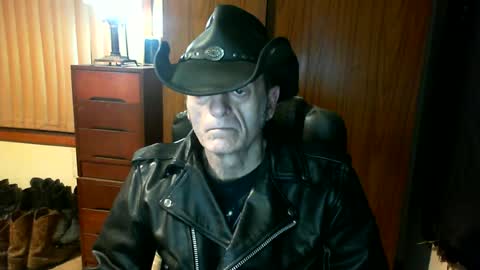 Snapshot of leathergreaser chatting on 1, 7, 2026 leathergreaser online show from 1, 7, 2026