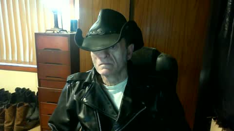 Snapshot of leathergreaser chatting on 3, 7, 2026 leathergreaser online show from 3, 7, 2026