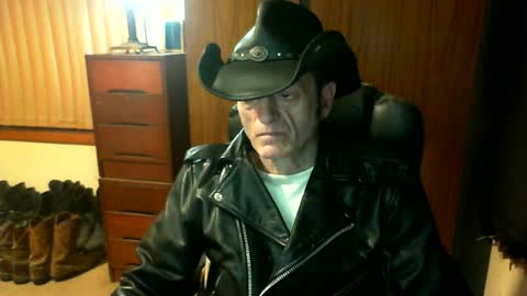 Snapshot of leathergreaser chatting on 7, 7, 2026 leathergreaser online show from 7, 7, 2026