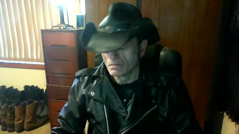 Snapshot of leathergreaser chatting on 10, 7, 2026 leathergreaser online show from 10, 7, 2026