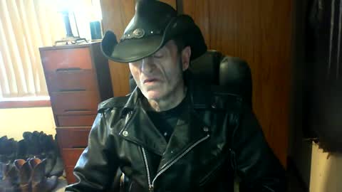 Snapshot of leathergreaser chatting on 14, 7, 2026 leathergreaser online show from 14, 7, 2026