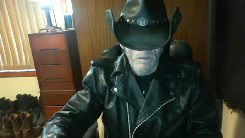 Snapshot of leathergreaser chatting on 14, 7, 2026 leathergreaser online show from 14, 7, 2026