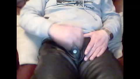 leatherpants68 online show from 12, 3, 2026