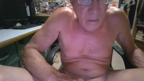 Snapshot of leezimmerman200 chatting on 15, 7, 2026 leezimmerman200 online show from 15, 7, 2026