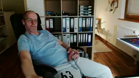 Snapshot of lefti27 chatting on 5, 4, 2026 Dave online show from 5, 4, 2026