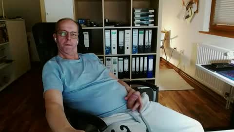 Snapshot of lefti27 chatting on 10, 4, 2026 Dave online show from 10, 4, 2026