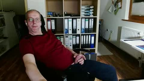 Snapshot of lefti27 chatting on 17, 4, 2026 Dave online show from 17, 4, 2026