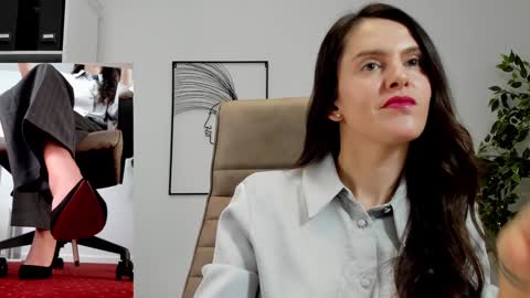 Snapshot of legswattitude chatting on 12, 12, 2024 Elle online show from 12, 12, 2024