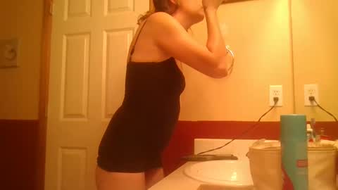 Snapshot of legzbailey chatting on 21, 9, 2025 taylor babe1 online show from 21, 9, 2025