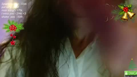 Snapshot of leia_bell chatting on 7, 12, 2024 hey Im Leia and I love rock online show from 7, 12, 2024