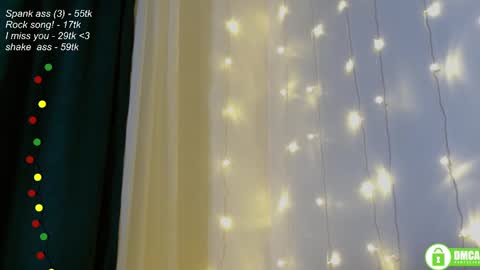 Snapshot of leia_bell chatting on 9, 2, 2025 hey Im Leia and I love rock online show from 9, 2, 2025