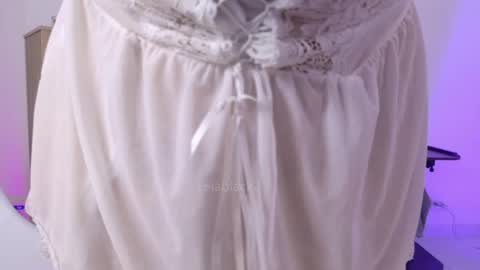 Snapshot of leiablack2 chatting on 27, 5, 2026 LeiaBlack online show from 27, 5, 2026