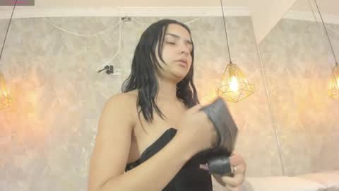 Snapshot of leigh_angels chatting on 4, 5, 2026 LEIGH ANGELS online show from 4, 5, 2026