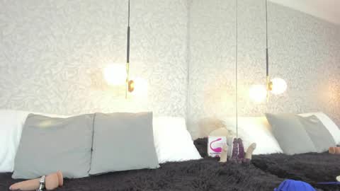 Snapshot of leigh_angels chatting on 11, 5, 2026 LEIGH ANGELS online show from 11, 5, 2026
