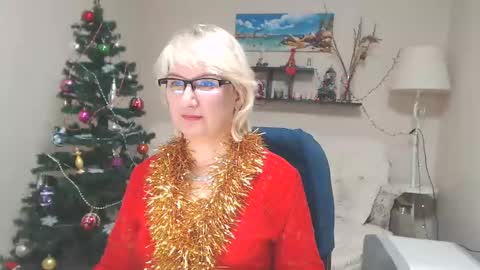 Snapshot of leilamays chatting on 4, 1, 2025 Leila Kinky online show from 4, 1, 2025