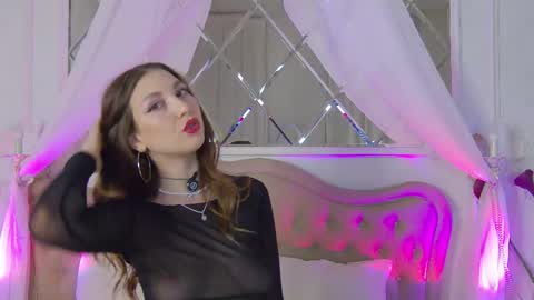 Snapshot of leilaparson chatting on 3, 10, 2025 Leila online show from 3, 10, 2025