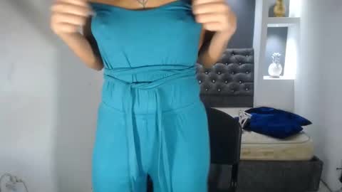 Snapshot of leilasweetxx chatting on 1, 2, 2025 Mar online show from 1, 2, 2025