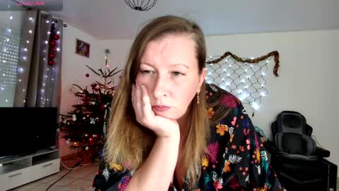 Snapshot of lelena1319 chatting on 19, 12, 2024 YOUR ELENA online show from 19, 12, 2024