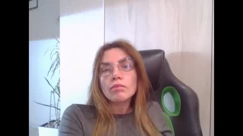 Snapshot of lena6122000 chatting on 10, 5, 2026 lena6122000 online show from 10, 5, 2026