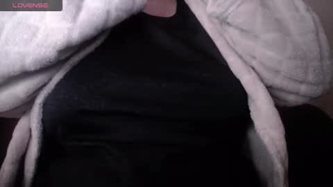 Snapshot of lenagolden chatting on 4, 3, 2026 lenagolden online show from 4, 3, 2026