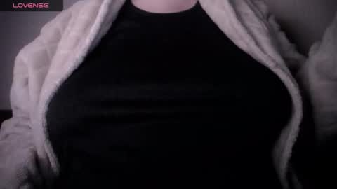 Snapshot of lenagolden chatting on 5, 3, 2026 lenagolden online show from 5, 3, 2026