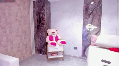 Lenathompson online show from 26, 2, 2026