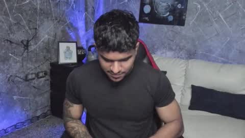 Leo independent model online show from 11, 10, 2025