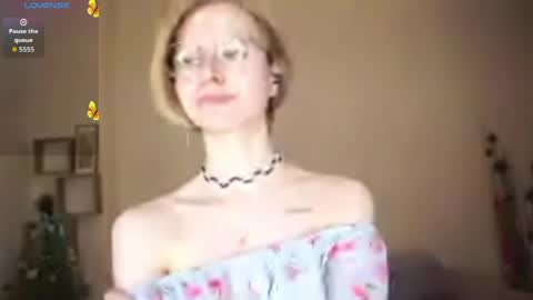 Hello Im Roxy Im just starting my journey here so lets get acquainted online show from 11, 4, 2026