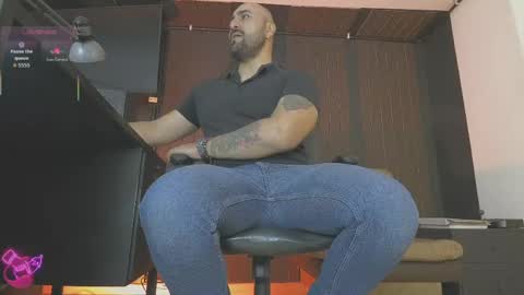 Snapshot of leon_1717 chatting on 3, 5, 2026 Leon online show from 3, 5, 2026