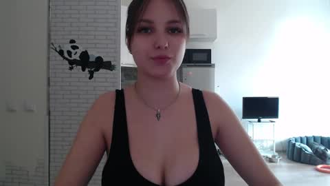 Leonaalove online show from 4, 4, 2026
