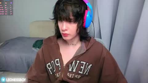 Snapshot of leonkissboy chatting on 11, 6, 2026 leonkissboy online show from 11, 6, 2026