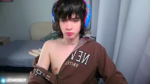 Snapshot of leonkissboy chatting on 15, 6, 2026 leonkissboy online show from 15, 6, 2026