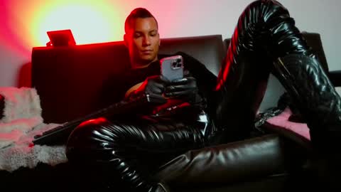 Lenardo jaramillo online show from 8, 2, 2025