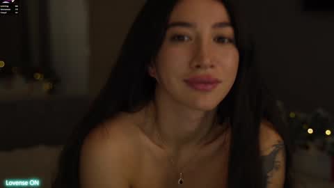 Snapshot of leoramallis chatting on 2, 1, 2025 Leora online show from 2, 1, 2025