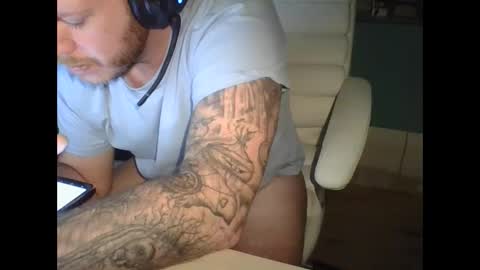 Snapshot of lerooy1994 chatting on 26, 1, 2025 lerooy1994 online show from 26, 1, 2025