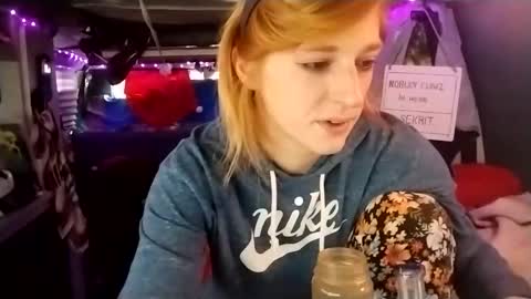 Snapshot of lesleygumgrass chatting on 18, 2, 2025 LesleyGumGrass- The Boring Trans girl online show from 18, 2, 2025