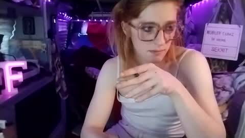 Snapshot of lesleygumgrass chatting on 24, 2, 2025 LesleyGumGrass- The Boring Trans girl online show from 24, 2, 2025