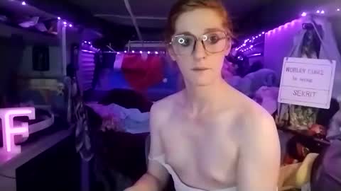 Snapshot of lesleygumgrass chatting on 24, 2, 2025 LesleyGumGrass- The Boring Trans girl online show from 24, 2, 2025