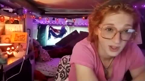 Snapshot of lesleygumgrass chatting on 19, 9, 2025 LesleyGumGrass- The Boring Trans girl online show from 19, 9, 2025