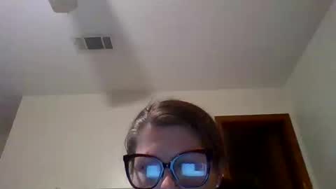 Snapshot of lesleymarie0404 chatting on 11, 10, 2025 lesleymarie0404 online show from 11, 10, 2025
